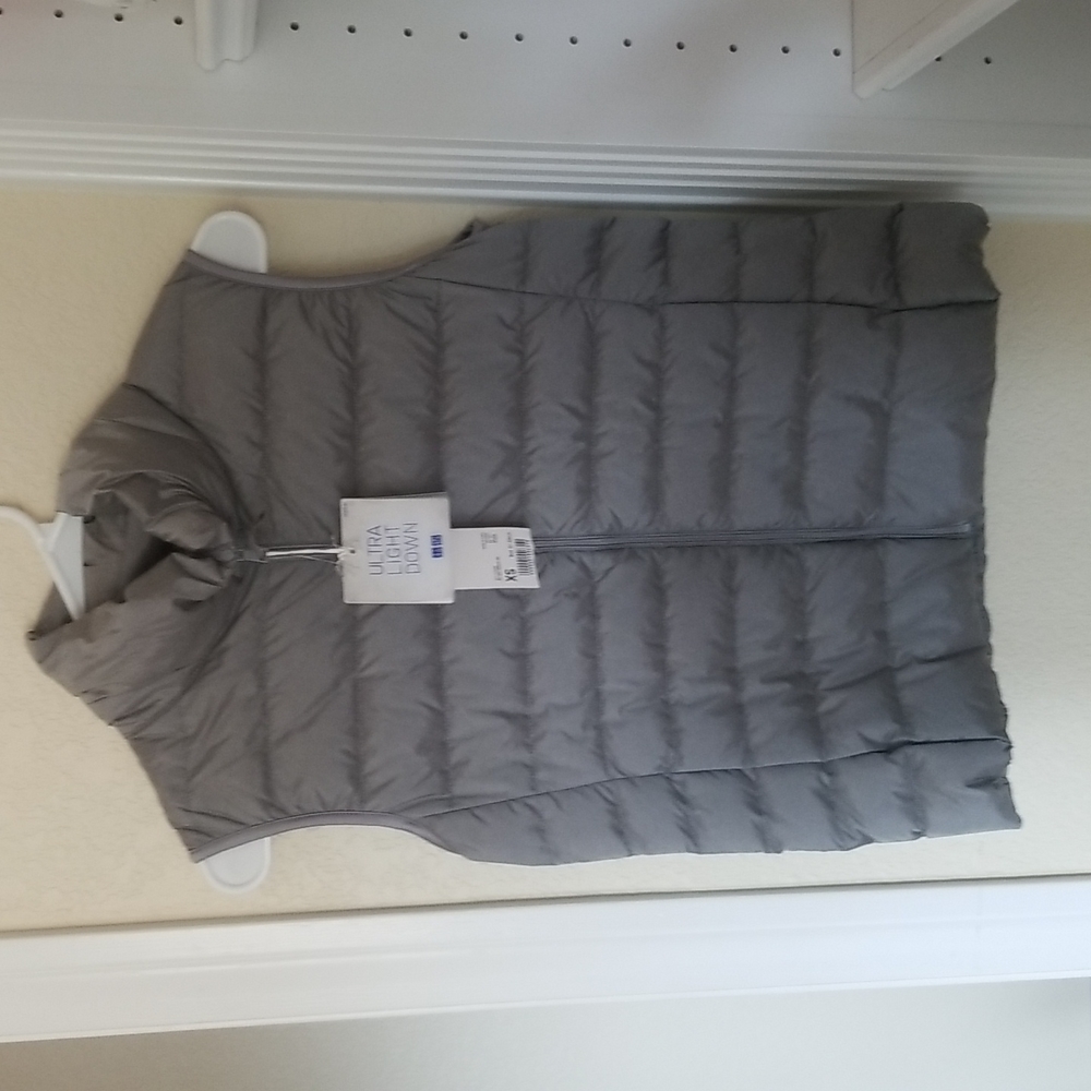 Uniqlo grey down feather vest size xs